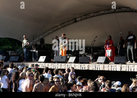 Johnny Clegg ist ein südafrikanischer Musiker in Kirstenbosch, Cape Town, Südafrika Stockfoto