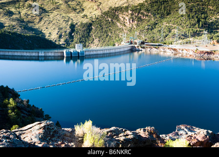 Flaming Gorge dam und Reservoir und Wasserkraft Übergabestation Stockfoto