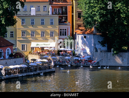 TSCHECHISCHE REPUBLIK PRAG WENIGER STADT MALA STRANA HAFENRESTAURANTS Stockfoto