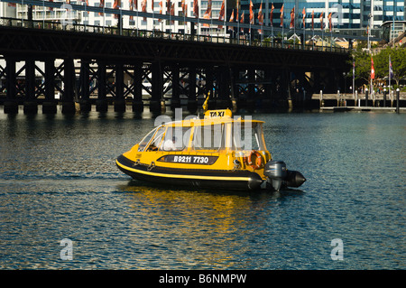 Wassertaxi in Sydneys Darling Harbour Stockfoto