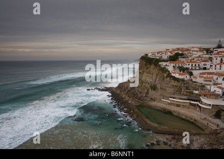 Azenhas Mar Dorf bei Sonnenuntergang, Sintra - Portugal Stockfoto