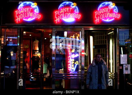 Eingang zum Planet Hollywood am Leicester Square in London Stockfoto