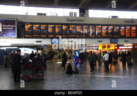 Halle des Bahnhofs Euston, London Stockfoto