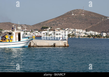 Angeln im Hafen von Skala Patmos Insel Dodekanes Griechenland Stockfoto