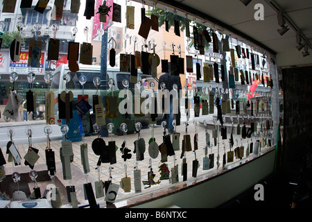 Dieser Tag Hersteller befindet sich an einer Hauptstraße nicht verborgen Straße des Stadtteils Textil Bekleidung machen jeden Tag gewünscht und sehr Stockfoto