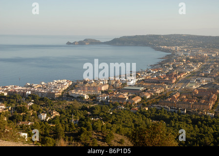 Blick von La Plana über die Bucht nach Cap Prim, Javea / Xabia, Provinz Alicante, Comunidad Valenciana, Spanien Stockfoto