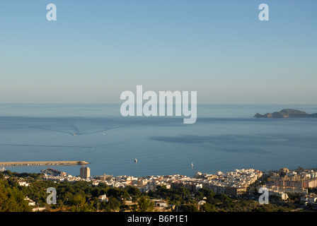 Blick von La Plana über die Bucht nach Cap Prim, Javea / Xabia, Provinz Alicante, Comunidad Valenciana, Spanien Stockfoto