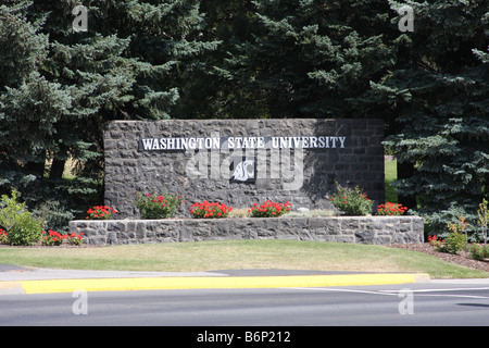 Das Schild am Haupteingang an der Washington State University Campus auf Stadium Way in Pullman, Washington. Stockfoto