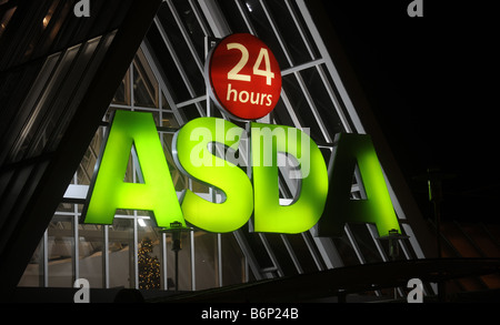 BELEUCHTETE ASDA SUPERMARKT STORE SCHILD MIT 24-STUNDEN-ZEICHEN WIEDER LATE-NIGHT-SHOPPER EINKAUFEN ÖFFNEN ÖFFNUNG ETC. UK Stockfoto