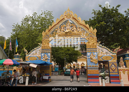 Bunte Skulpturen am Wat Chaiyamangalaram aka Wat Chaiya, Penang, Malaysia Stockfoto