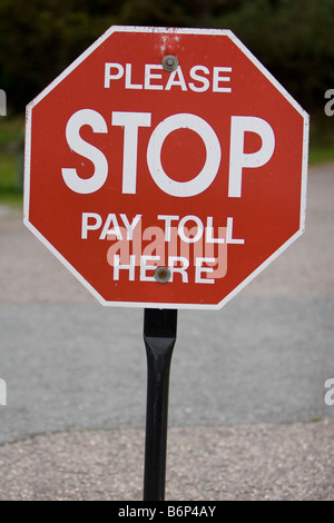 Ein Stop-Schild fordert eine Maut in Vermont 5. Oktober 2008 Stockfoto