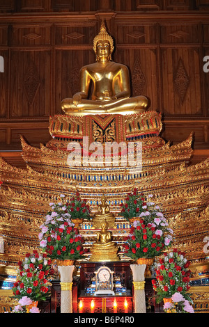 Buddha-Statue im buddhistischen Tempel in Bangkoks Chinatown, Thailand. Der Buddha ist Unterwerfung Mara aufgestellt. Stockfoto