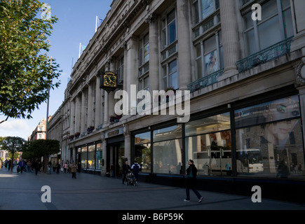 O' Connell Street in Dublin zeigen Clerys Kaufhaus. Stockfoto