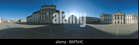 Panorama-Bild der Bebelplatz in Berlin mit dem Opera House St. Hedwigs-Kathedrale und der Humboldt-Universität Stockfoto