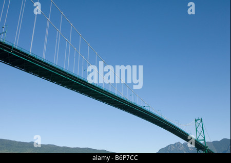 Lions Gate Bridge von unten, Vancouver, Britisch-Kolumbien, Kanada Stockfoto