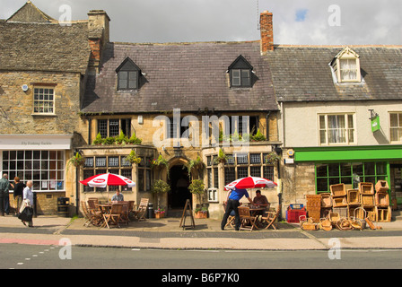 Das Mermaid Inn in das malerische Dorf von Cotswold Burford in Oxfordshire. Stockfoto