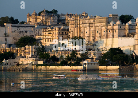 Pichola-See, Udaipur von Jag Mandir Wasserpalast. Rajasthan. Udaipur. Indien Stockfoto