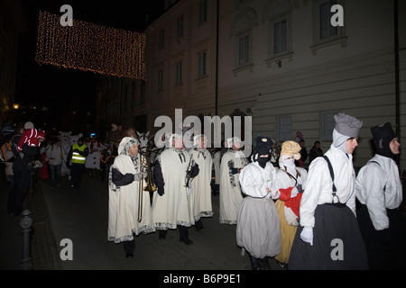 Dedek Mraz Prozession in Ljubljana Slowenien Stockfoto