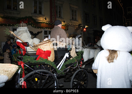 Dedek Mraz Prozession in Ljubljana Slowenien Stockfoto