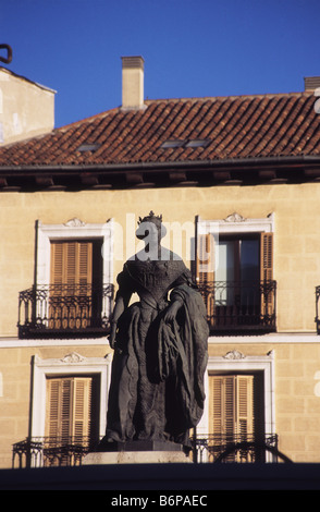 Statue der Königin Isabella II (Isabel II auf Spanisch), die vom 29. September 1833 bis zum 30. September 1868 regierte, Plaza de Isabel II, Madrid, Spanien Stockfoto