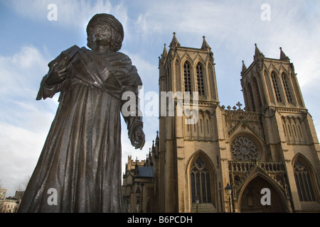 Die Statue von Raja Ram Mohan Roy (1722-1833) außerhalb Bristol Cathedral, UK Stockfoto