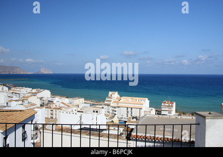 Blick auf die Stadt Altea und das Mittelmeer vom Balkon Stockfoto