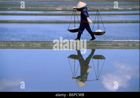 Vietnam, Nha Trang, Cam Ranh Salzfelder Stockfoto