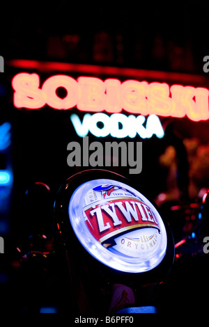 Polen Europa EU Polska Sopot Bier trinken żywiec Sobieski Wodka Bar club Stockfoto