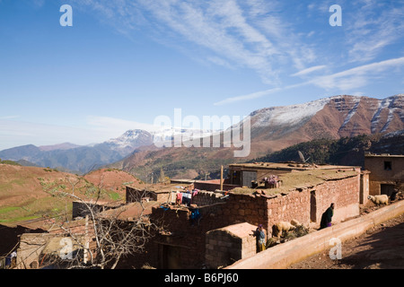 Sidi Faress Marokko traditionelle Berber Dorf Berghaus im hohen Atlas-Gebirge im winter Stockfoto