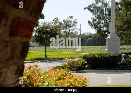 ERINNERN BEVÖLKERUNG RUHIG BLEIBT RUHE RUHE RIP REIHEN TRAURIG TRAURIGKEIT GELASSENHEIT SECHS SCHLAF DRECK RUHE RUHE UNTER VIELEN RIESIGEN 6 PARK BAUM Stockfoto