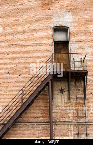 Treppe zum Eingang an der Seite eines Gebäudes in Leadville, Colorado. Stockfoto