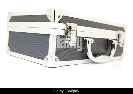 Closeup schwarz Aluminium Aktenkoffer isoliert auf weißem Hintergrund Stockfoto