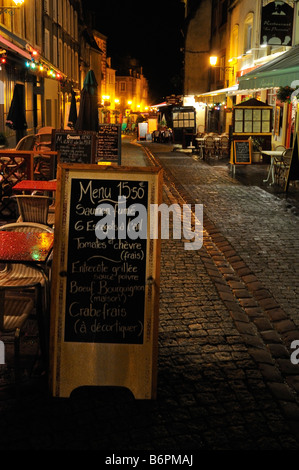 Frankreich-Boulogne Altstadt Rue de Lille in der Nacht Stockfoto