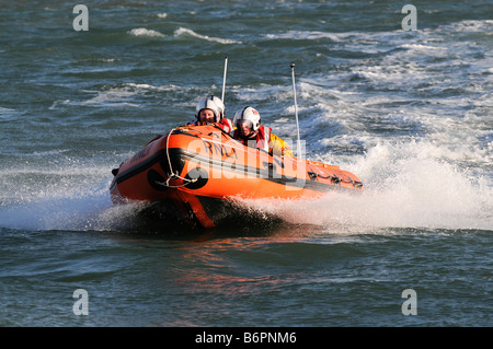 Calshot s Inshore Rettungsboot auf Übung in den Solent 28. Dezember 2008 Stockfoto