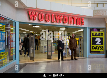 Woolworths Schließung Verkauf Aylesbury Buckinghamshire Stockfoto