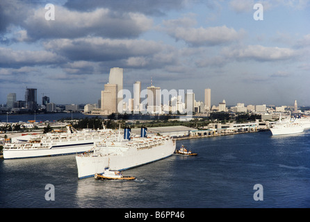Kreuzfahrtschiffe Miami Stockfoto