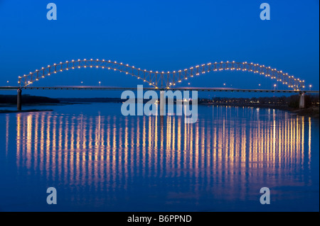 I-40 Autobahn durch Hernando De Soto Bridge in Memphis, TN Stockfoto