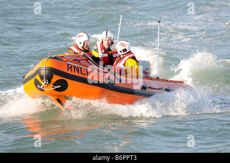 Calshot s Inshore Rettungsboot auf Übung in den Solent 28. Dezember 2008 Stockfoto