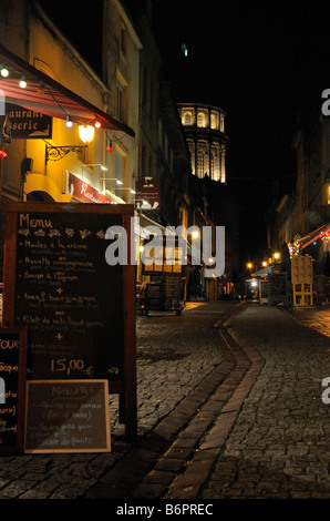 Frankreich-Boulogne Altstadt Rue de Lille in der Nacht Stockfoto