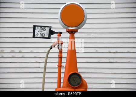 Altmodische Gas Pumpe Kopie Speicherplatz auf dem Schild Stockfoto