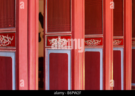 Detail der Türen führt in Erbauung Hall an der Konfuzius-Tempel in Tainan, Taiwan Stockfoto