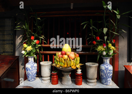 Altar für die Ahnen verehren in Vietnam Stockfoto