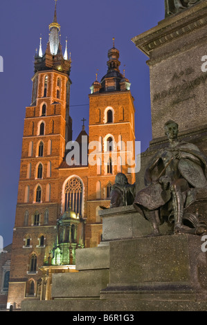 Kirche St. Mary und Adam Mickiewicz Statue Krakau Polen Stockfoto