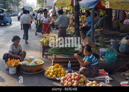 Yangon Myanmar Rangoon Burma 2008 Street market Stockfoto