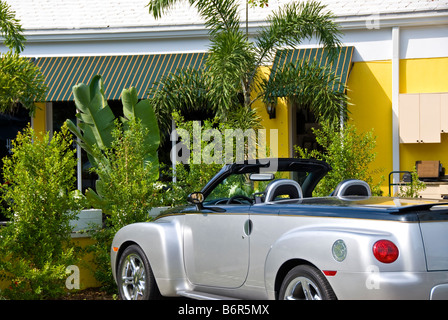 Silbernen Cabrio Auto Top-down-3. St s dritte Straße Süd Naples Florida Fl schicke Einkaufsviertel Stockfoto