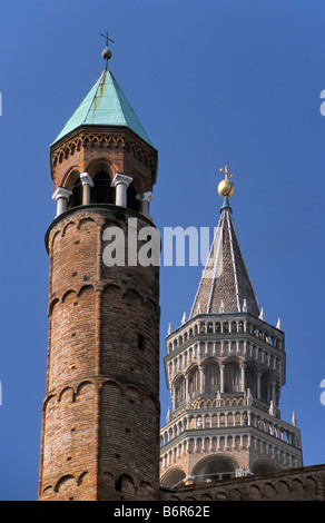 Türme der Kathedrale und Torranzo in Cremona Lombardei Italien Stockfoto