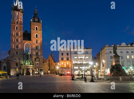 Kirche St. Mary und Adam Mickiewicz Statue Krakau Polen Stockfoto