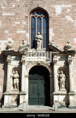 Reich verzierte Tür Eingang nach St.-Peter lutherischen Kirche Riga Lettland Stockfoto