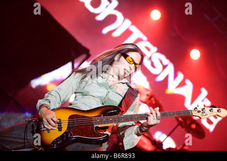 Whitesnake Bassist Uriah Duffy, die live auf der Bühne 2008 UK-Tour in Birmingham NEC Arena Stockfoto