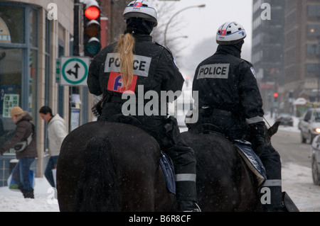 Polizisten patrouillieren auf Pferde in Montreal Kanada Stockfoto